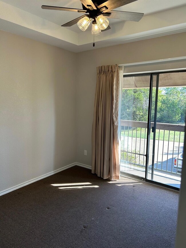 26035 Heartwood Dr unit 402, Whitney, TX 76692 - photo 6