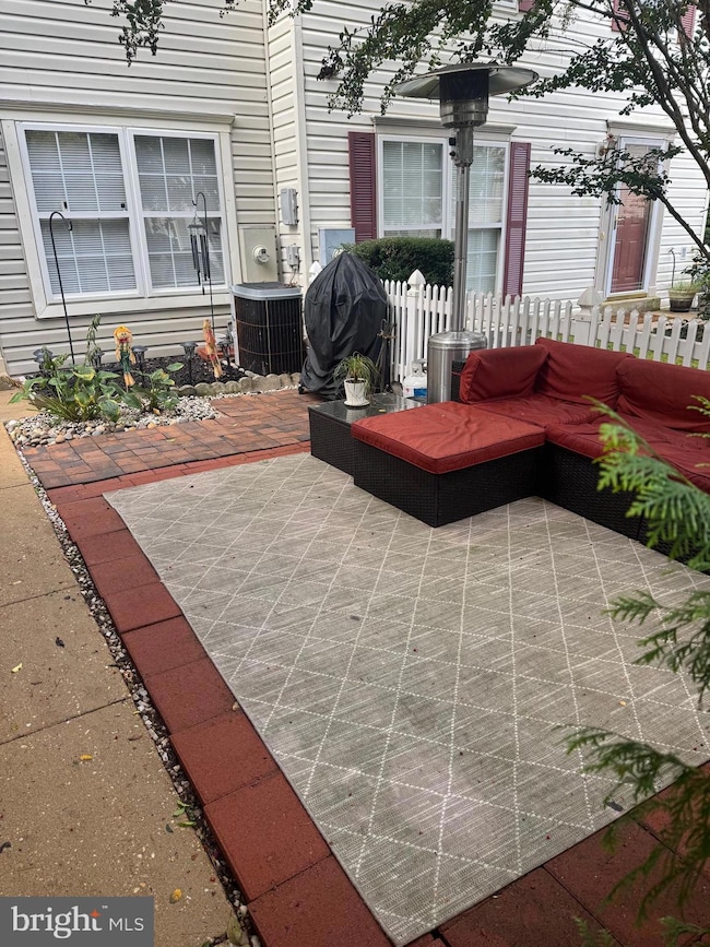 13839 Crosstie Dr, Germantown, MD 20874 - photo 2