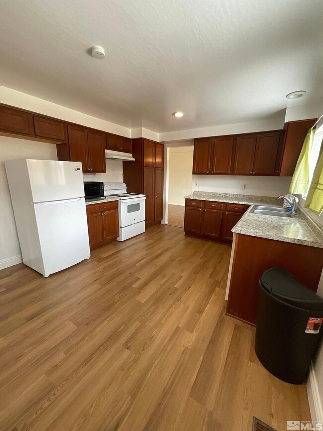 3268 Bunker Hill Ln, Sparks, NV 89431 - photo 3