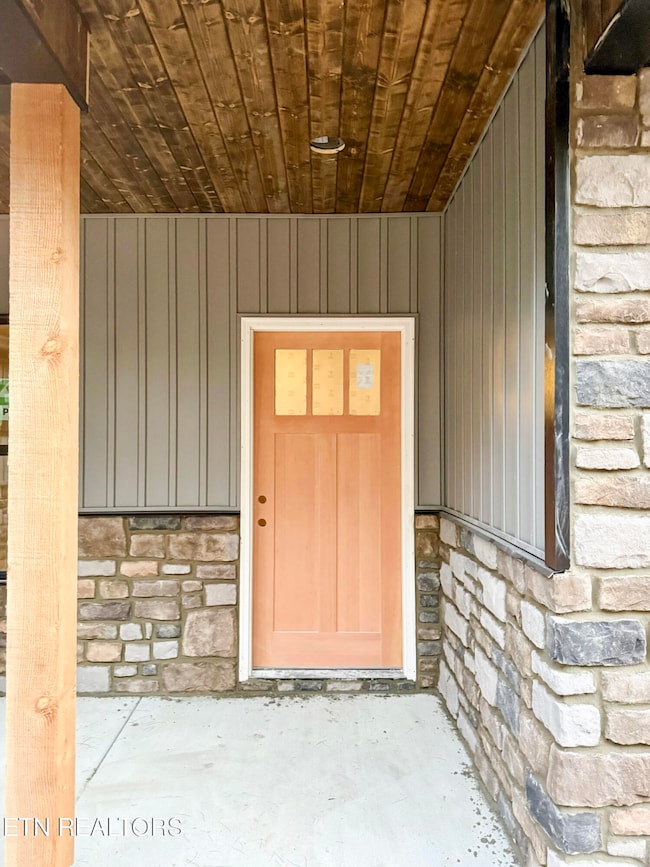 157 Natchez Cir, Crossville, TN 38558 - photo 2