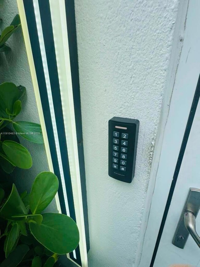 315 W 28th St unit 5, Miami Beach, FL 33140 - photo 4