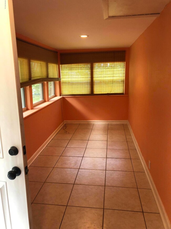 5122 Delphin Ln, Jacksonville, FL 32244 - photo 4