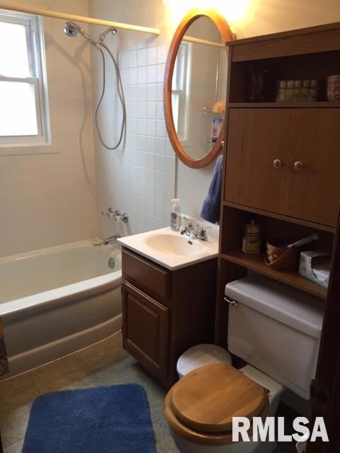 2004 W 75th Place, Davenport, IA 52806 - photo 6