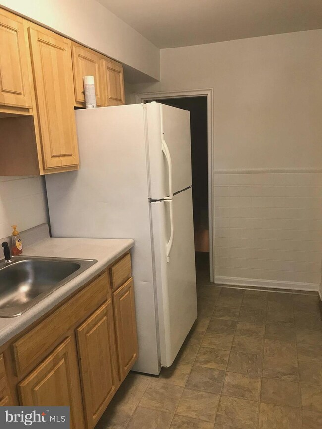 1033 Wedgewood Rd, Baltimore, MD 21229 - photo 3