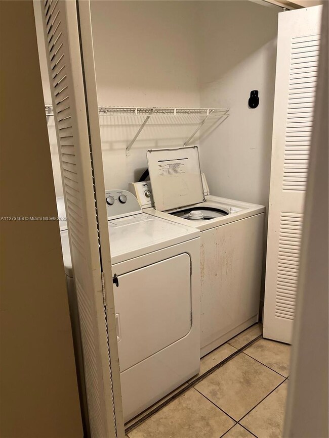 6968 SW 39th St unit F101, Davie, FL 33314 - photo 2