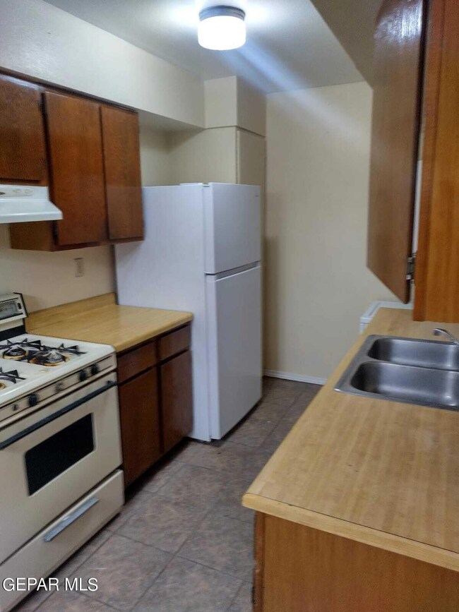 1912 Karen Sue Place unit C, El Paso, TX 79936 - photo 7