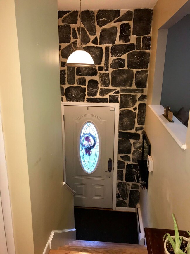 5 Entry way, view from hallway