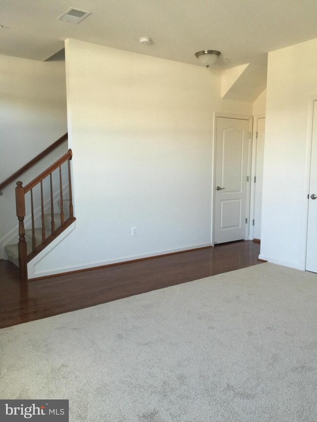 12726 Longford Glen Dr, Germantown, MD 20874 - photo 4