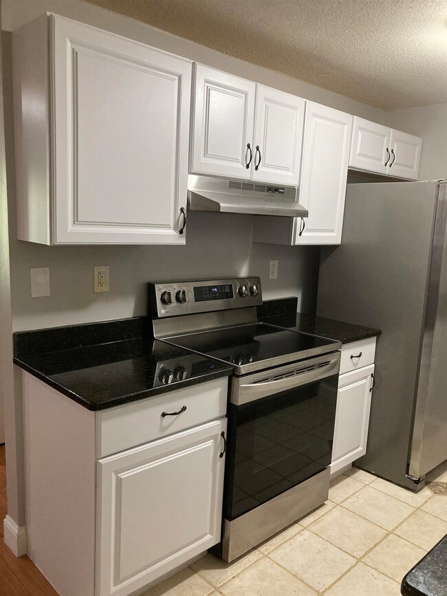 17 Blackstone Dr unit U1731, Nashua, NH 03063 - photo 6