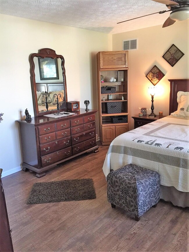 300 Nutmeg Ct, Circleville, OH 43113 - photo 7