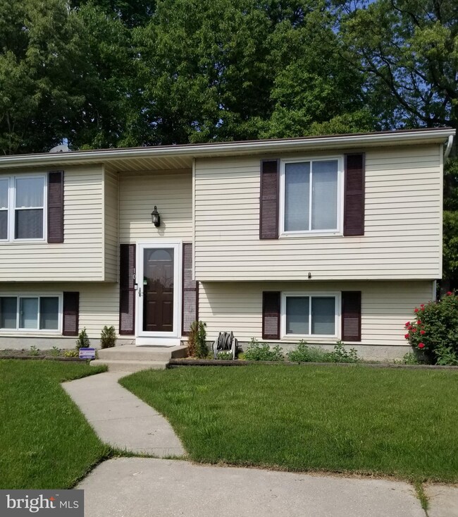 10 Horse Chestnut Ct, Essex, MD 21221 - photo 3