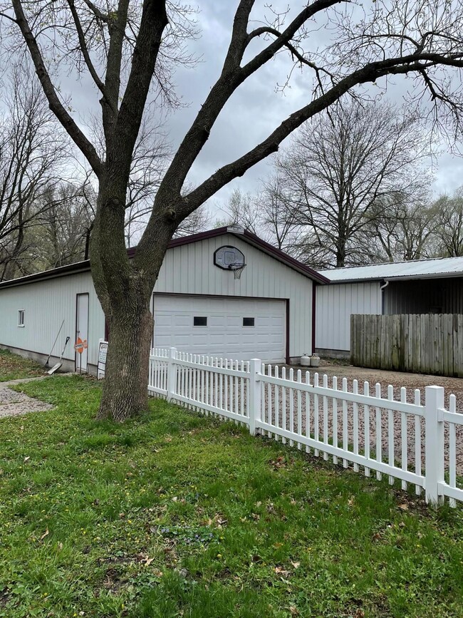 708 W Summit Ave, Shenandoah, IA 51601 - photo 3