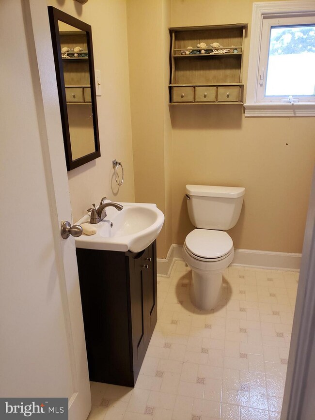 266 Main St unit B, Trenton, NJ 08620 - photo 3