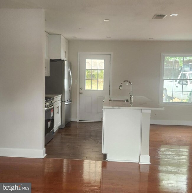 222 W Beech Rd, Sterling, VA 20164 - photo 3