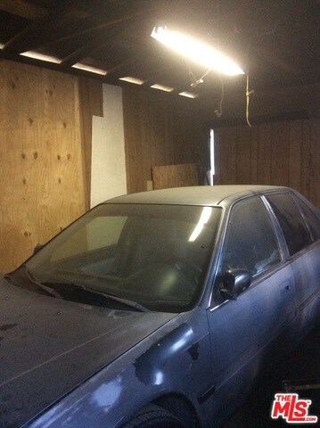 1 car garage.