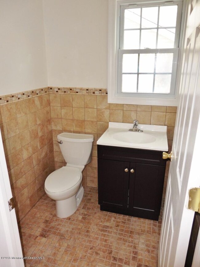 347 Shoreland Cir, South Amboy, NJ 08879 - photo 4