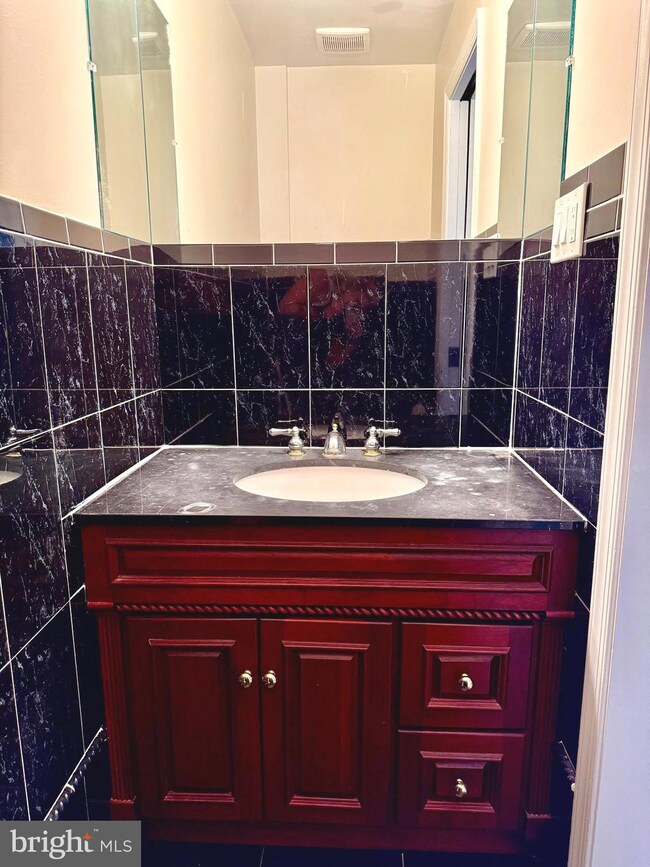 2045 N Glebe Rd, Arlington, VA 22207 - photo 7