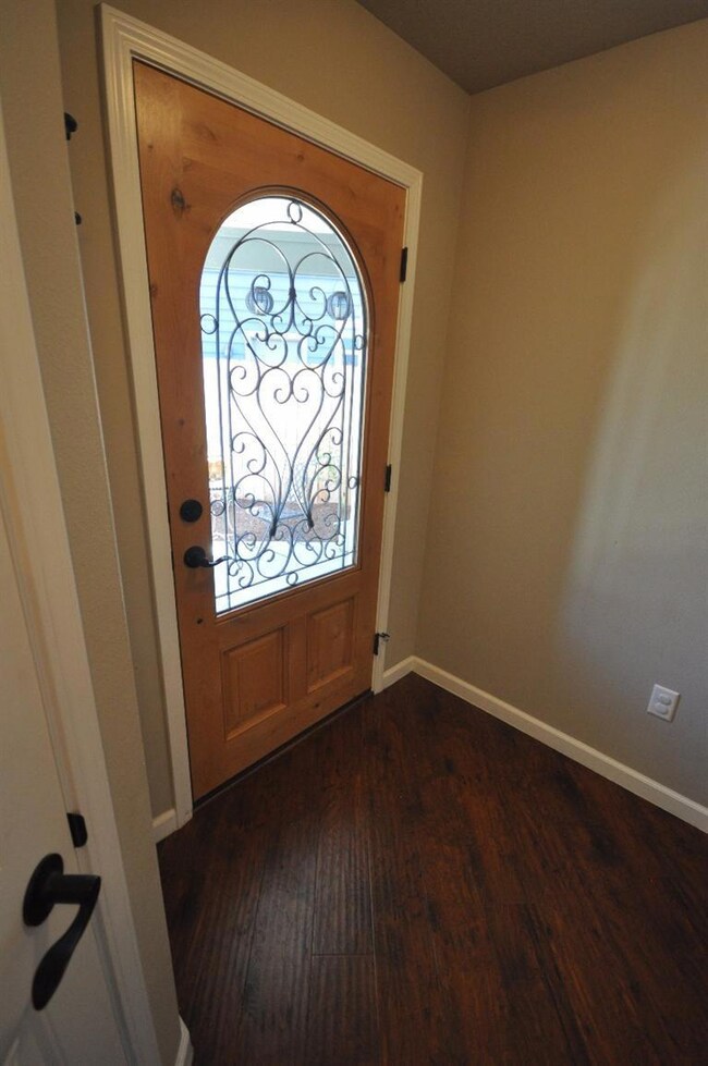 863 Virginia Dr, Central Point, OR 97502 - photo 5