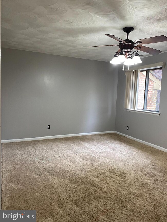 602B Cypress Point Cir unit 602B, Mount Laurel, NJ 08054 - photo 4