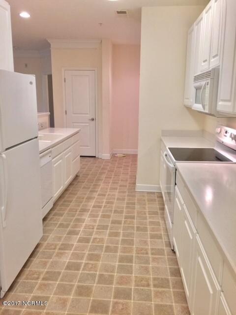 240 Woodlands Way unit 13 (7) kitchen