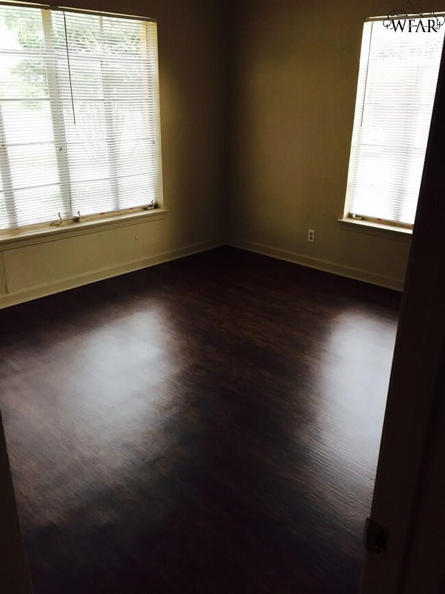 3705 Southmoor Ln unit 6E (Downstairs), Wichita Falls, TX 76302 - photo 3