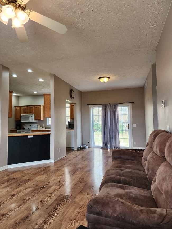 4895 Pinion Cir, Columbus, IN 47201 - photo 5