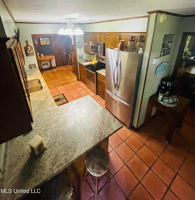 272TerryCirclekitchen