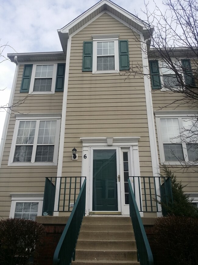 2411 Courtyard Cir unit 6, Aurora, IL 60506 - photo 2