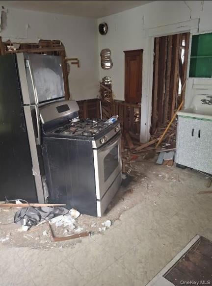 74 Elizabeth St, Amsterdam, NY 12010 - photo 4