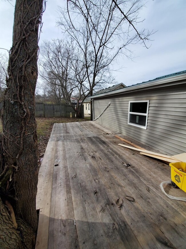 444 Goddard St, Harrodsburg, KY 40330 - photo 7