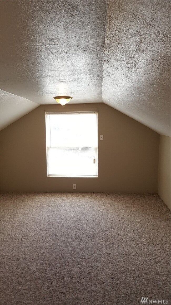 561 SW Cascade Ave, Chehalis, WA 98532 - photo 3