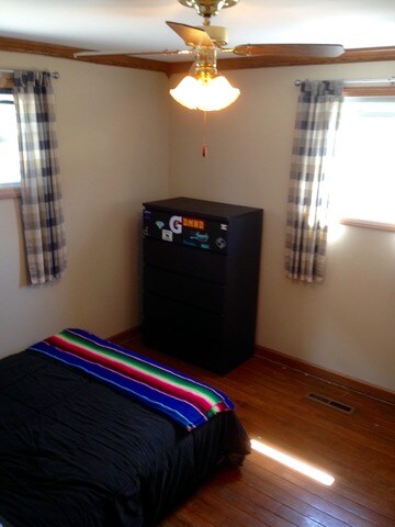 1305 Sacramento Dr, Carpentersville, IL 60110 - photo 5