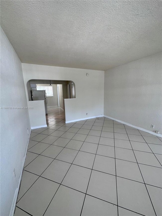 330 74th St unit 16, Miami Beach, FL 33141 - photo 4