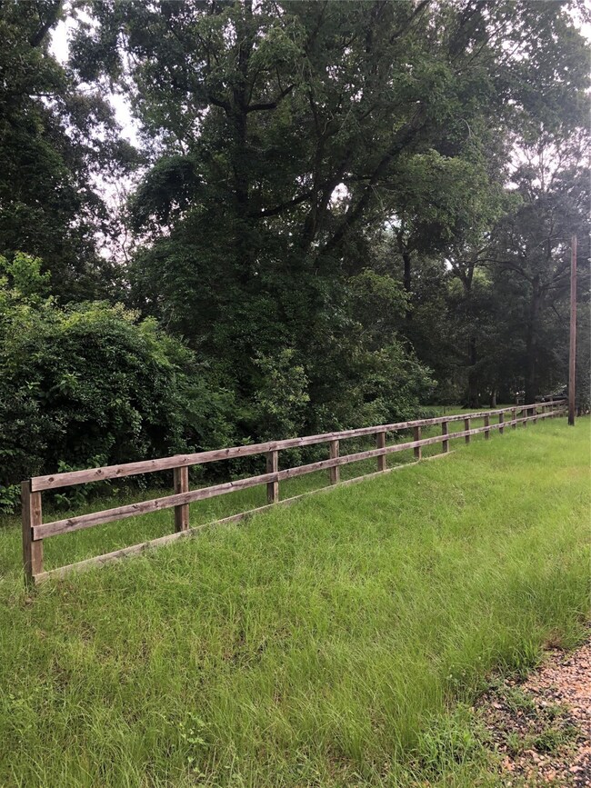 208 County Road 4110, Dayton, TX 77535 - photo 5