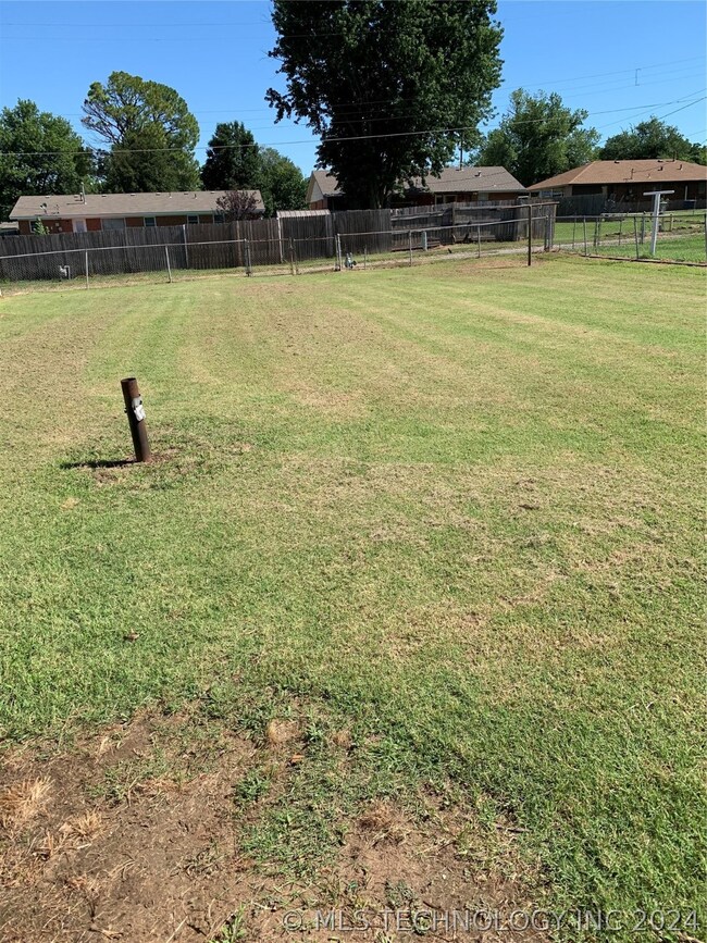 1430 E Broadway St, Cushing, OK 74023 - photo 3