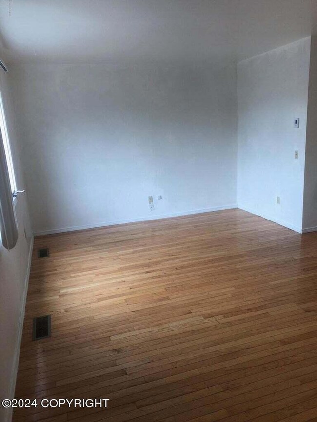 8532 Shrub Ct unit B, Anchorage, AK 99504 - photo 5