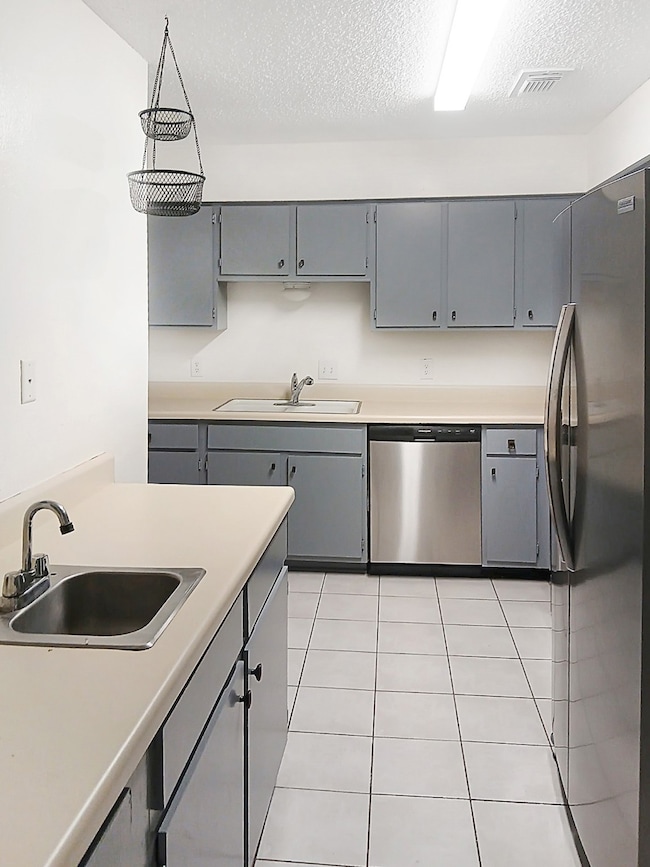 6601 Sands Point Dr unit 5, Houston, TX 77074 - photo 2