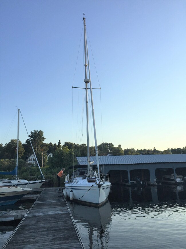 Sailboat 36' in Slip