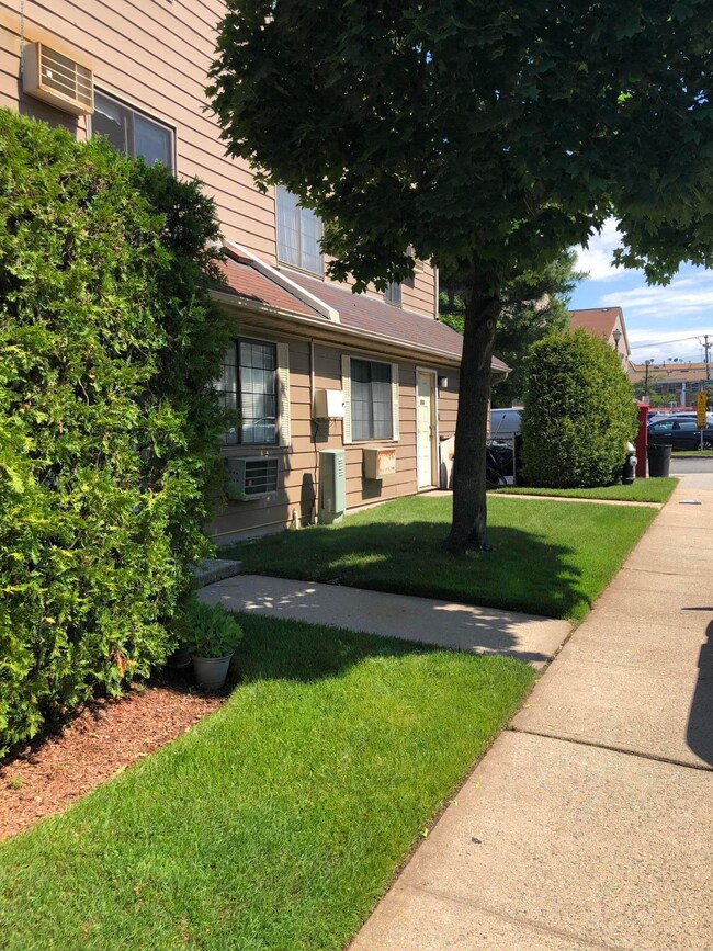 140 Lamped Loop unit 89, Staten Island, NY 10314 - photo 5