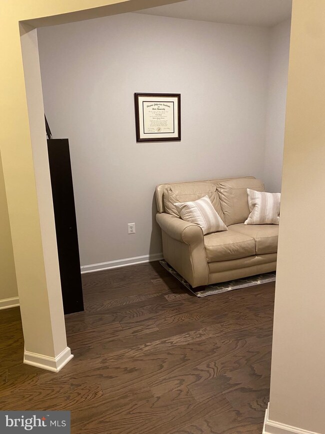 43032 Stuarts Glen Terrace unit 107, Dulles, VA 20148 - photo 7