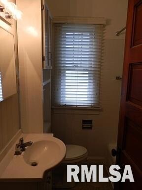 811 Grand Ct, Davenport, IA 52803 - photo 4