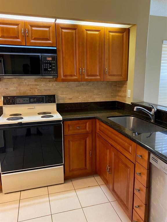 GRANITE KITCHEN