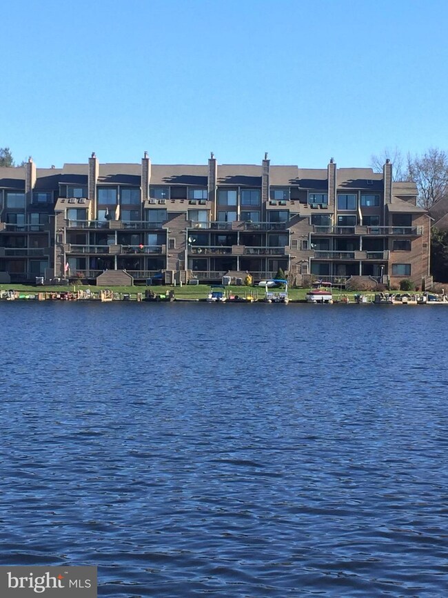 11242 Harbor Ct, Reston, VA 20191 - photo 2