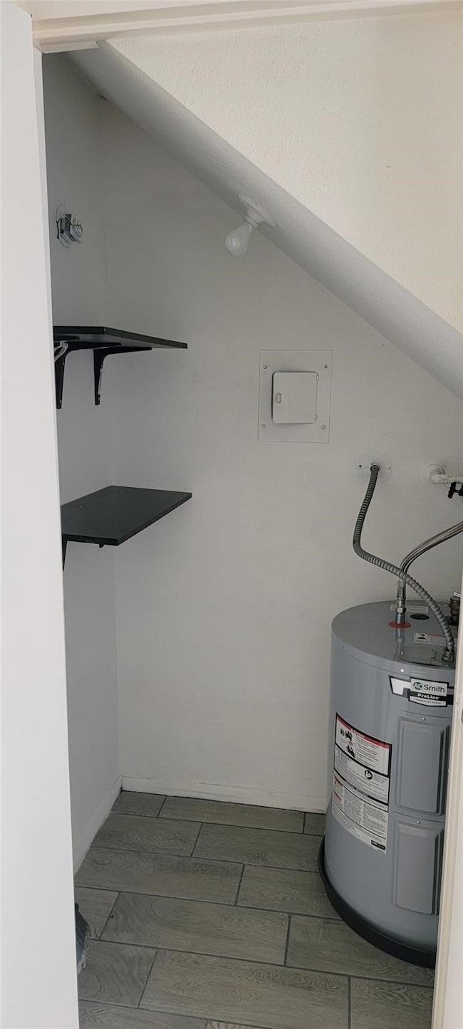 2110 Wilcrest Dr unit 113, Houston, TX 77042 - photo 7