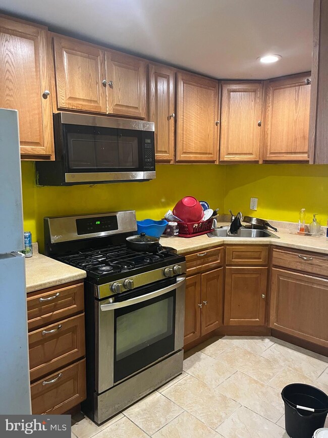 227 Golf Rd, Darby, PA 19023 - photo 6