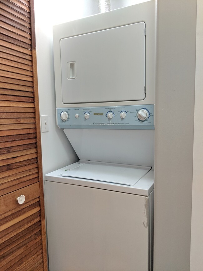 2743 W Arthur Ave unit G, Chicago, IL 60645 - photo 5