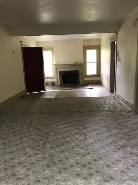 Living Room/Entry