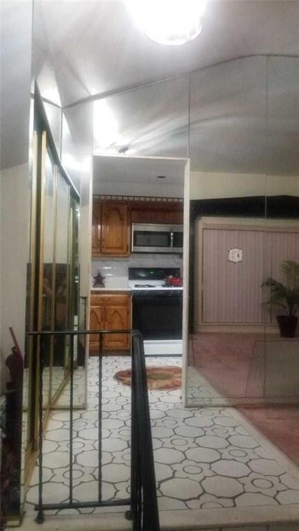 140-09 157 St, JaMacIa, NY 11434 - photo 3