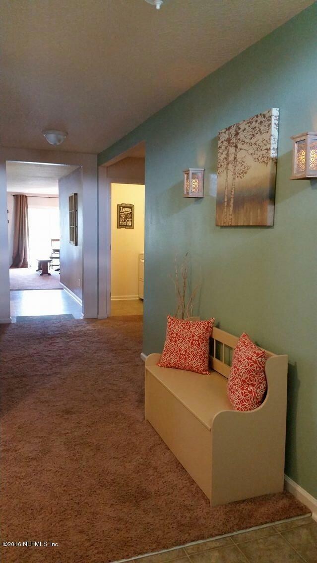Nice wide foyer