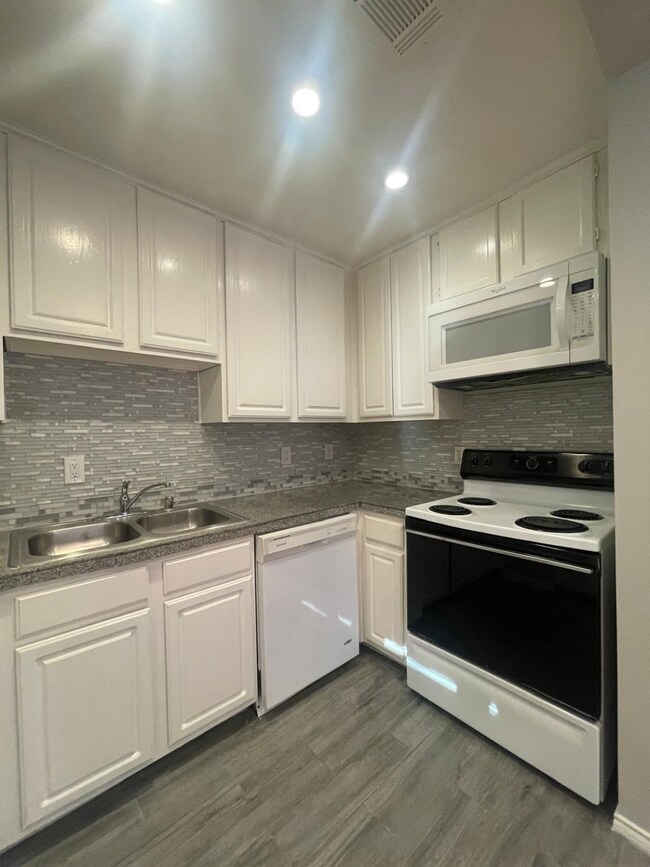 307 E Mitchell St unit C, Arlington, TX 76010 - photo 5